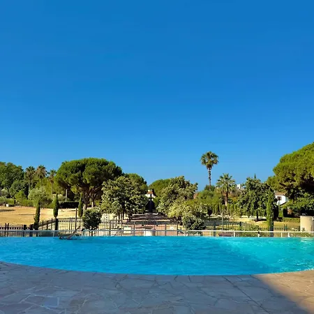 - For 2 People - Parking - Swimming Pool - Air Conditioning *